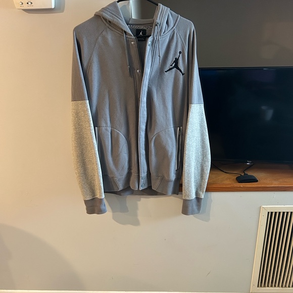 Jordan Men's Gray and Cream Zip-Up Sweater